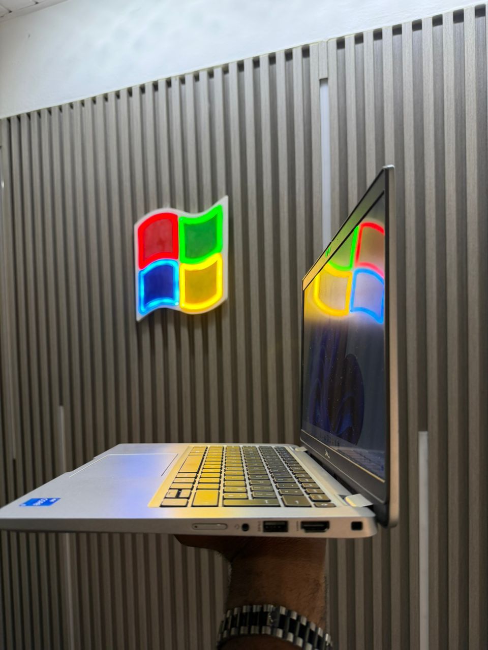 Dell Refurbished Latitude 5320 – 11th Gen Intel Core i5 | 16GB RAM | 256GB SSD | Touchscreen